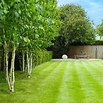 Winton Lodge