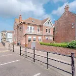 Lyndhurst, Aldeburgh