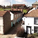 6 Town Steps By The Suffolk Cottage Collection