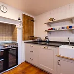 The Old Gordon House - High Street Location Close To The Beach And Town Amenities - Aldeburgh Coastal Cottages