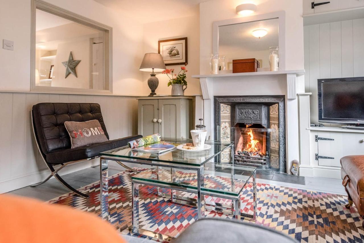 Periwinkle Cottage, Holiday home *