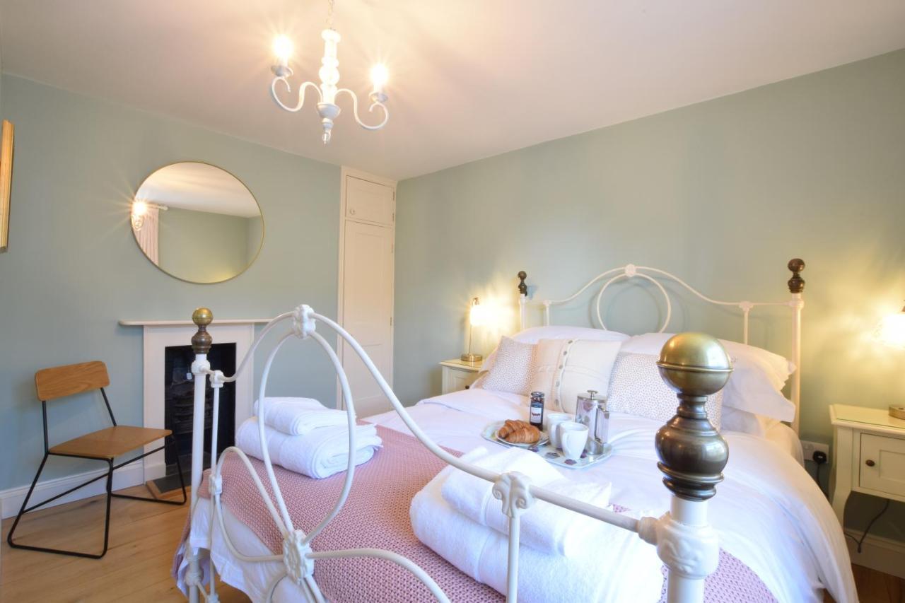 11 Crabbe Street, Holiday home *