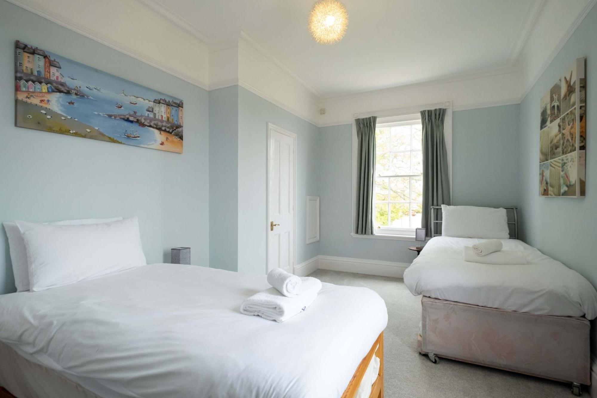 4 Crespigny House - Coastal