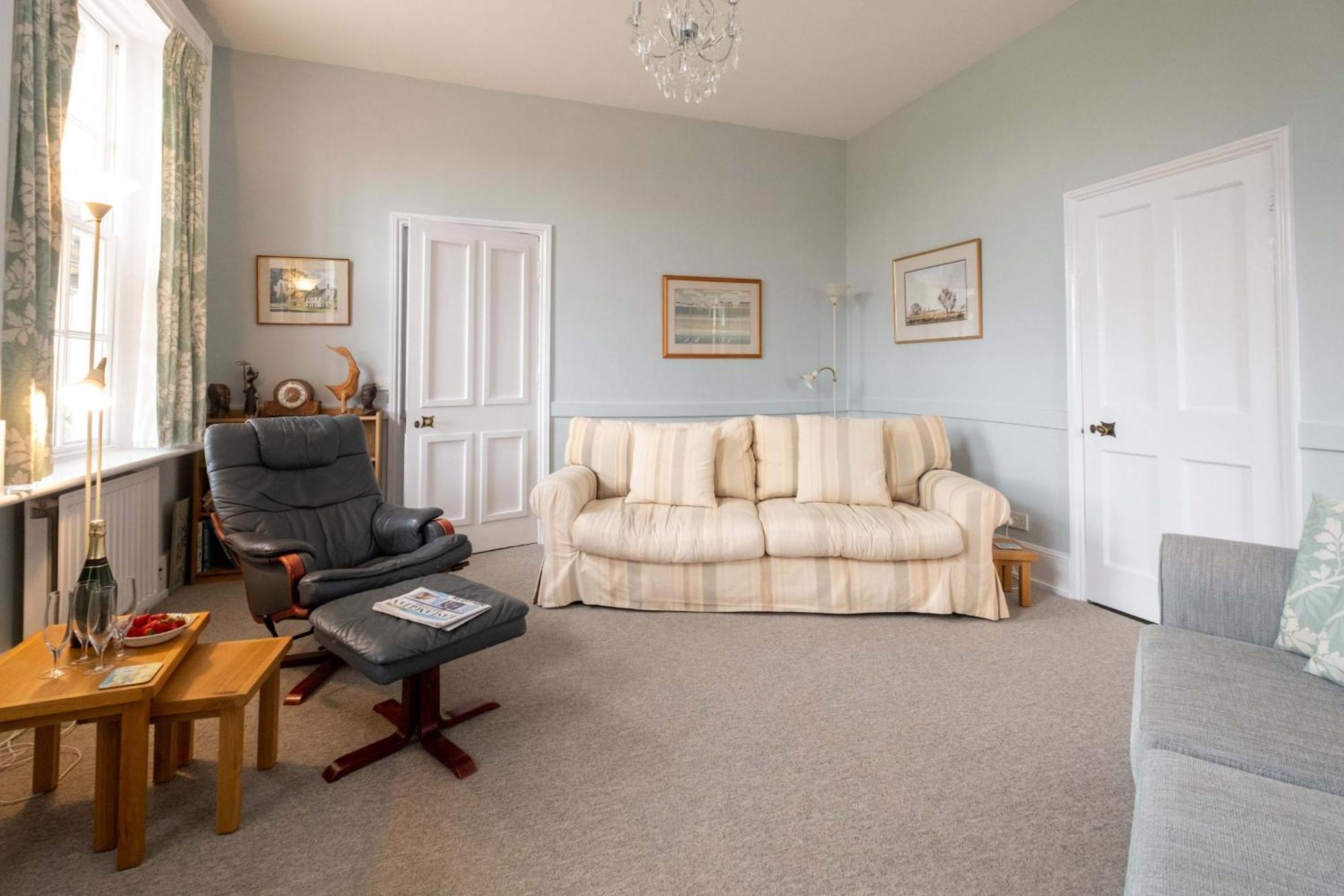 4 Crespigny House - Coastal