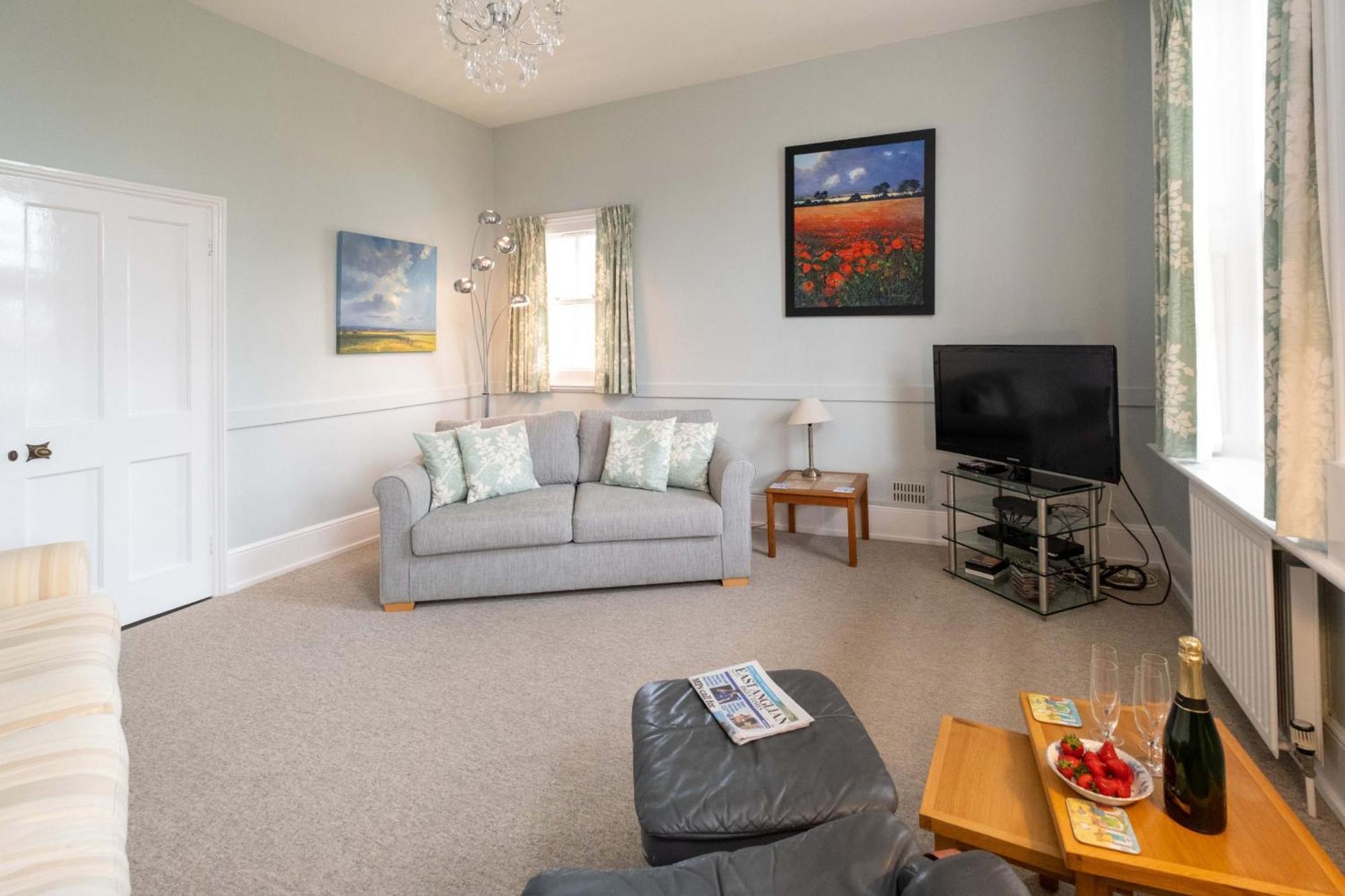 4 Crespigny House - Coastal