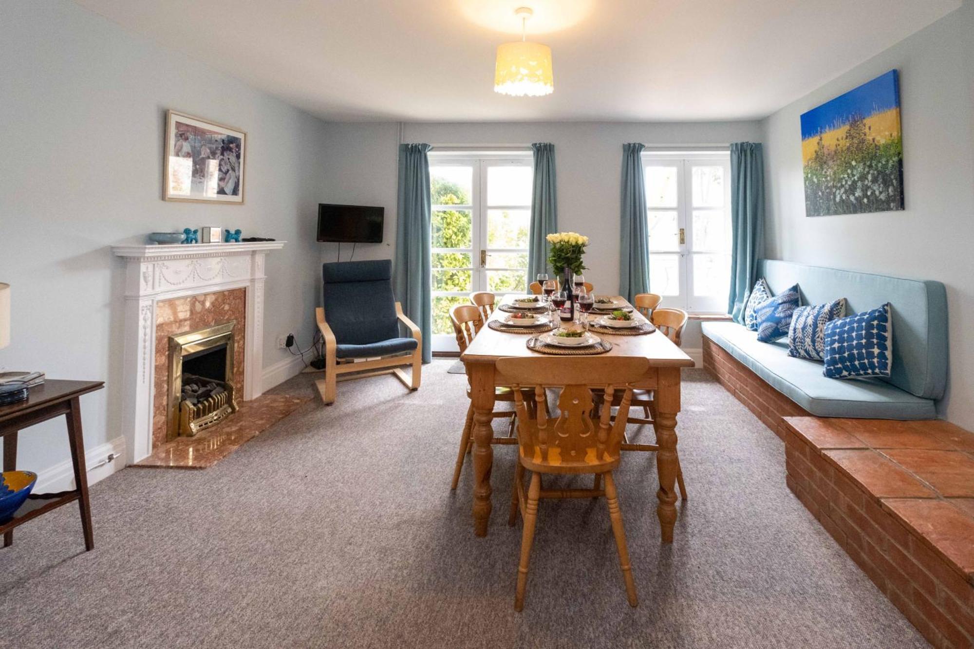 4 Crespigny House - Coastal