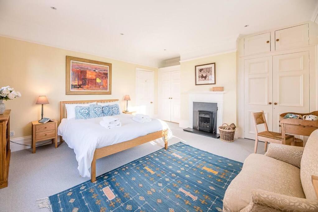 Kingsfield House, *