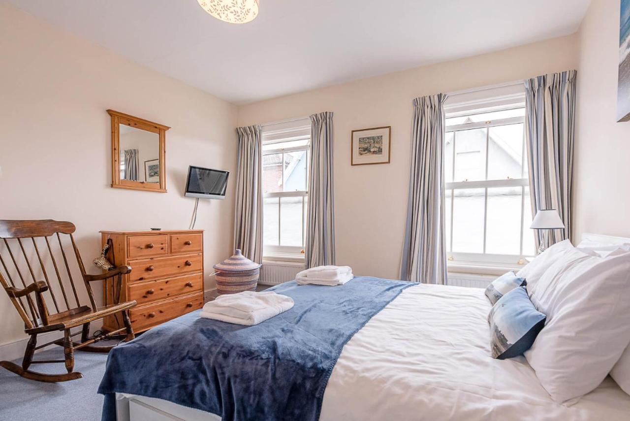 Settled In, Holiday home *