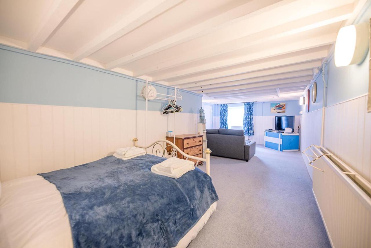 Settled In, Holiday home