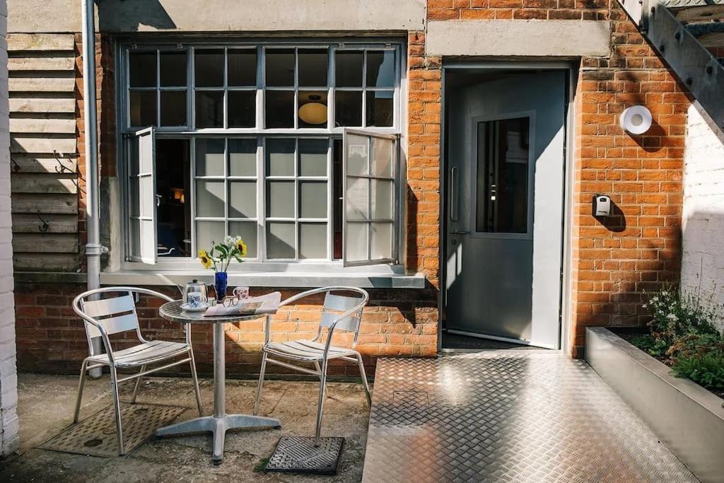 Seahorse Studio, Holiday home